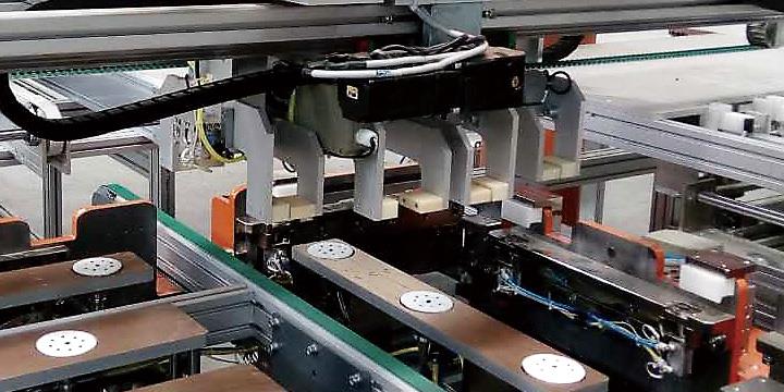 光伏組件制造設備-自動裝框機